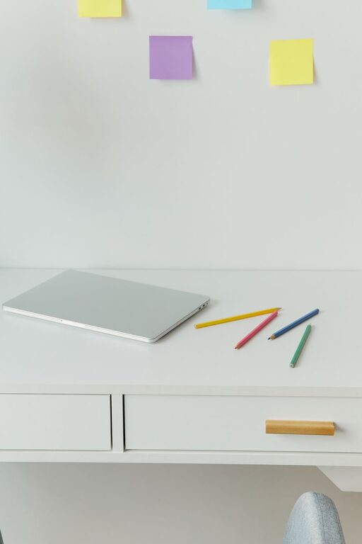 Simple Tips for Organizing a Clutter-Free Workspace at Home